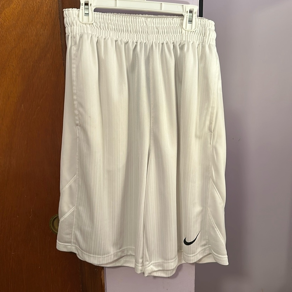 NIKE WHITE BASKETBALL SHORTS